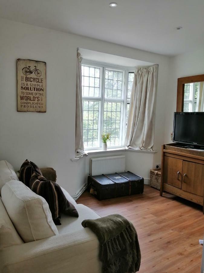 The Old Cook'S House Villa Hindhead Exterior photo